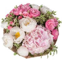 Букет с пионами и гортензией «Нежные мгновения»