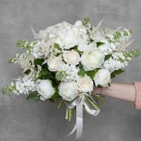 Букет с пионами и розами «Белла»