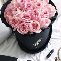 Душистые пионовидные розы Pink O'hara в черной коробке Royal