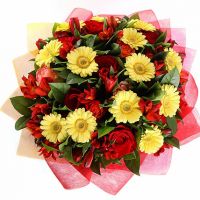 Букет из альстромерий и гербер «Огни стиля»