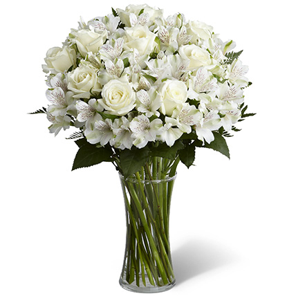 Букет с альстромерией и белыми розами «Жемчужное ожерелье»