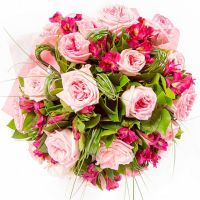 Букет с альстромерией и розами «Парижские тайны»