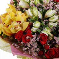Букет с альстромерией, орхидеями и розами «Гармония стиля»