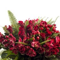 Букет с альстромерией и розами «Королевские игры»