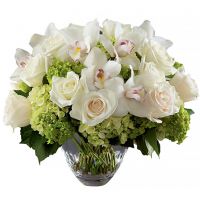 Букет с розами, орхидеей и гортензией «Двенадцать месяцев»