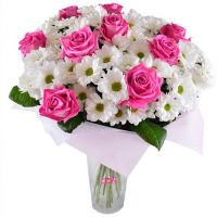 Букет с розами и хризантемами «Лучезарная улыбка»