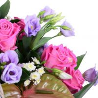 Композиция с эустомами и розами «Жемчужина»