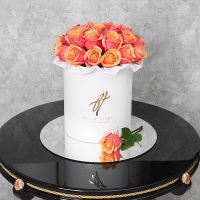 Розы «Черри бренди» в белой коробке Royal