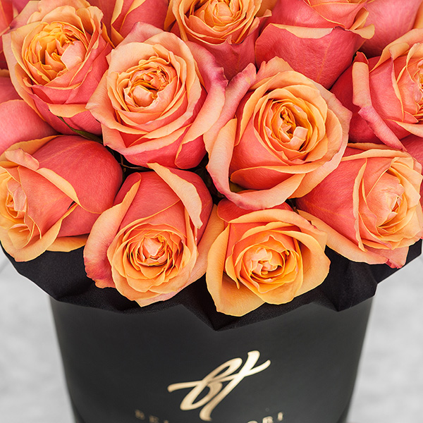 Розы «Черри бренди» в черной коробке Royal
