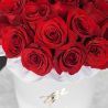 Красные розы в белой коробке Royal