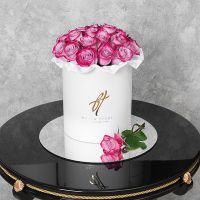 Розы «Deep purple» в белой коробке Royal