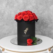 Розы «Нина» в черной коробке Royal