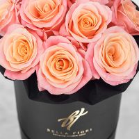 Коралловые розы в черной коробке Small