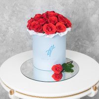 Розы «Нина» в голубой коробке