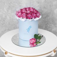 Розы «Deep purple» в голубой коробке