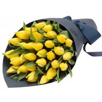 Букет «Стиль» из желтых тюльпанов с оформлением