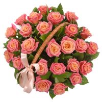Корзина с розами «Клумба»