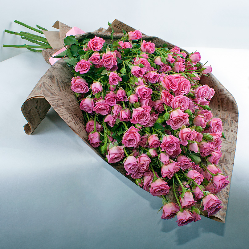 Букет кустовых роз «Единственная и неповторимая»