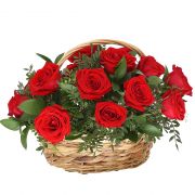 Корзина с розами «Красный Париж»