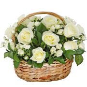 Корзина с белыми розами «Сноуфлейк»