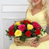 Корзина с розами микс «Притяжение»