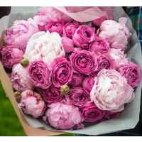 Букет с пионами и пионовидными розами «Мистик»