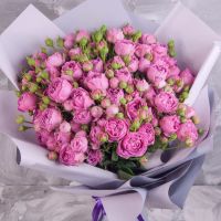 19 роз «Мисти бабблс» с праздничным оформлением