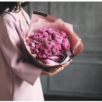 19 роз «Мисти бабблс» с оформлением лентами