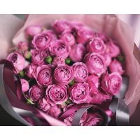 19 роз «Мисти бабблс» с оформлением лентами