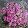 Букет с 29 розами «Мисти бабблс» с широкой лентой