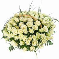 Корзина  из 101 белой розы «Вайт Наоми»