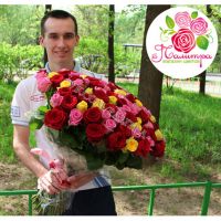 Весенний разноцветный букет из 101 розы