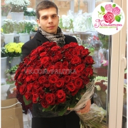 101 бордовая роза «Гран-при» 120 см в форме сердца