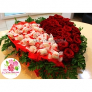 Сердце из роз и конфет «Рафаэлло»