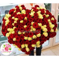 201 роза в форме сердца: белые + красные