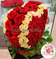 Сердце 3D из  101 розы и 40 кустовых роз