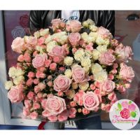 51 роза: нежно-розовая + кустовые микс
