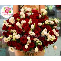 Букет из 51 красной розы и лизиантусов