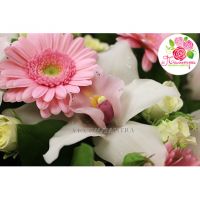 Букет с орхидеями, кустовыми розами и герберами