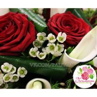 Букет с розами и каллами