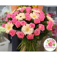 Букет с герберами и розами