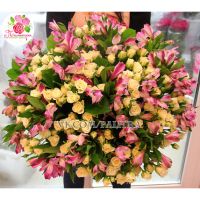 Букет с альстромериями и кустовыми розами