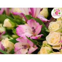 Букет с альстромериями и кустовыми розами