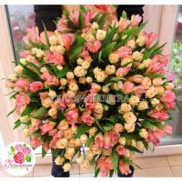 Букет с  кустовыми розами и альстромериями 