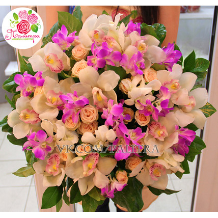 Букет из орхидей и кустовых роз с доставкой по Москве – цветы от 💐🌹🌷  Палитра 🌷🌹💐