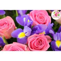 Букет из роз и ирисов