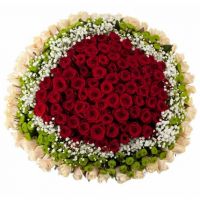 Букет из роз, хризантем и гипсофилы