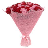 101 роза: розовая и красная