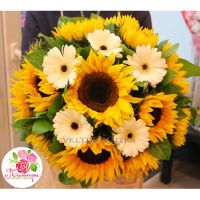 Букет из 15 подсолнухов и гербер