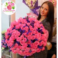 101 розовая роза «Аква» + статица